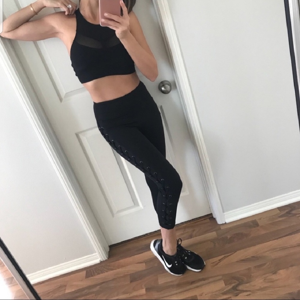 Lace-up side Capri Leggings